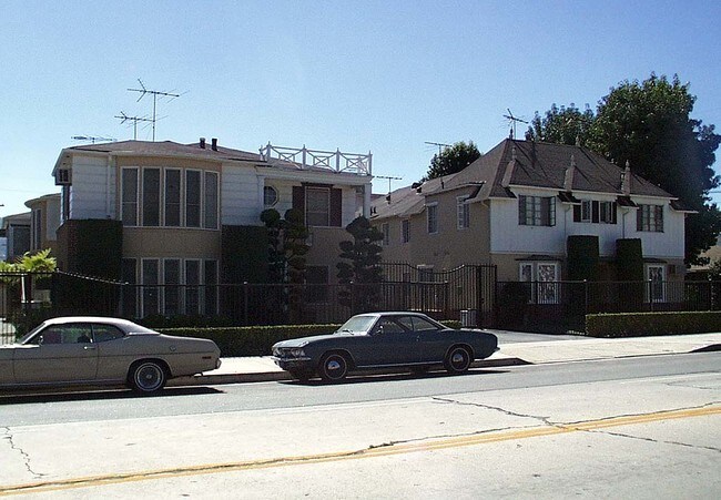 10940 Moorpark St in Studio City, CA - Foto de edificio - Building Photo