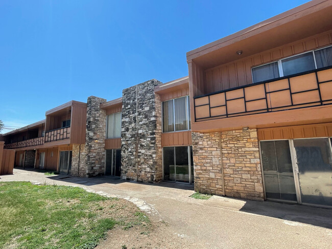 Cross Keys Apartments in San Angelo, TX - Building Photo - Building Photo