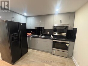 50 Harbourtown Crescent in Brampton, ON - Building Photo - Building Photo