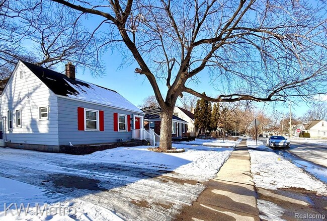 421 Gardendale St in Ferndale, MI - Building Photo - Building Photo