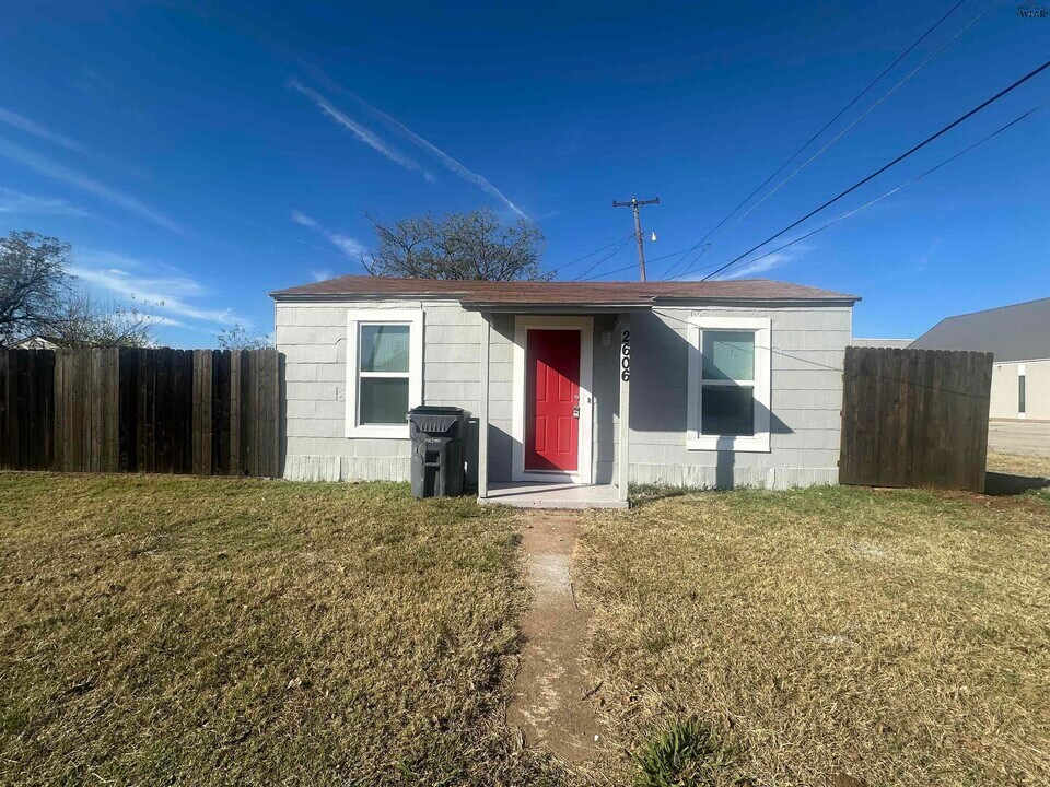 2606 Hayes St in Wichita Falls, TX - Building Photo