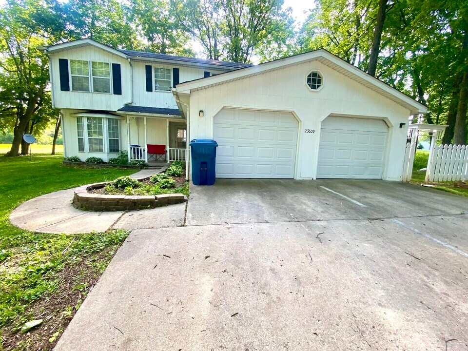 23609 N 1800 E Rd in Danville, IL - Building Photo