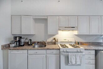 321 F St NE in Washington, DC - Building Photo - Building Photo