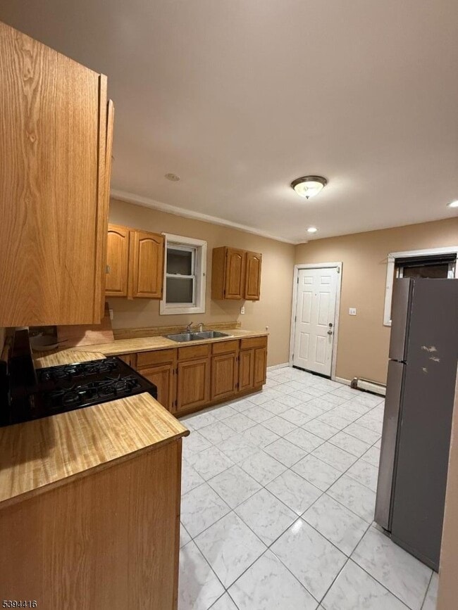 389 Amherst St in East Orange, NJ - Building Photo - Building Photo