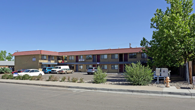 Mesa Grande Apt Complex in Albuquerque, NM - Foto de edificio - Building Photo