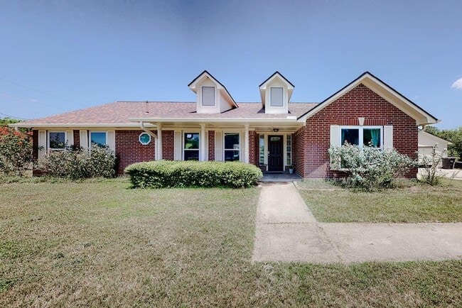 property at 2918 Amber Ln