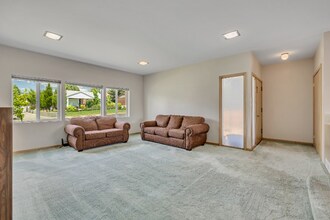 2670 E Lambourne Ave in Millcreek, UT - Building Photo - Building Photo