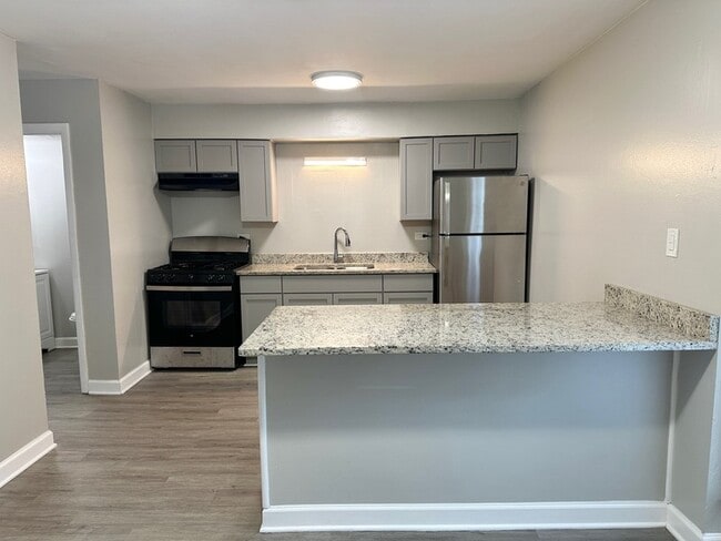 property at 1719 E Roosevelt Rd