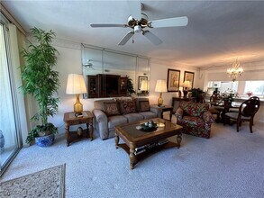 15191 Cedarwood Ln in Naples, FL - Foto de edificio - Building Photo