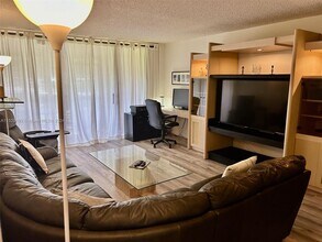 16175 Golf Club Rd, Unit 108 in Weston, FL - Building Photo - Building Photo