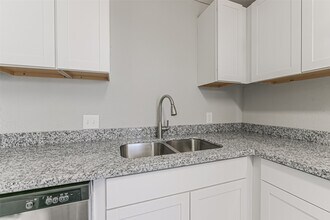 510 S Utah St in La Porte, TX - Building Photo - Building Photo