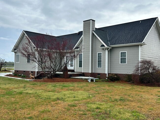 1725 N Chicken Rd in Pembroke, NC - Building Photo - Building Photo