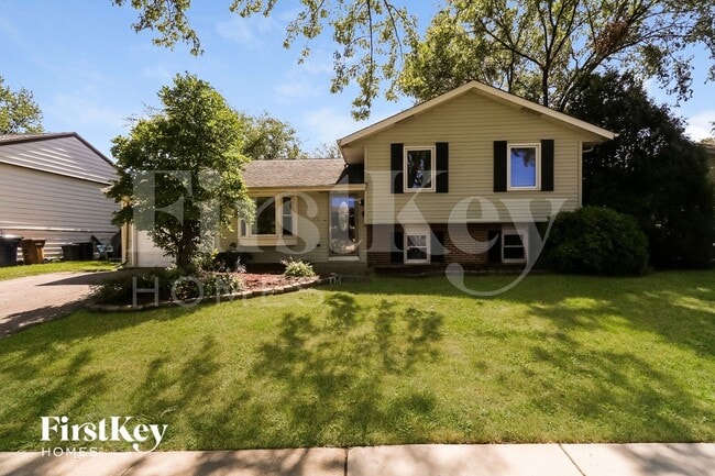 235 E Wrightwood Ave in Glendale Heights, IL - Building Photo - Building Photo