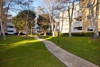 Building Photo - Elan Cardiff By The Sea Apartamentos in Cardiff By The Sea, California