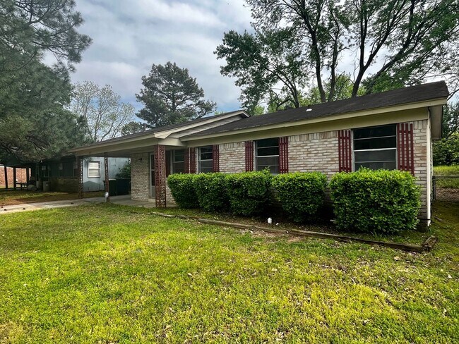 property at 6612 Whippoorwill Ln