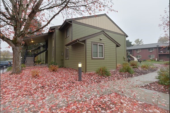 29796 SW Montebello Dr in Wilsonville, OR - Building Photo