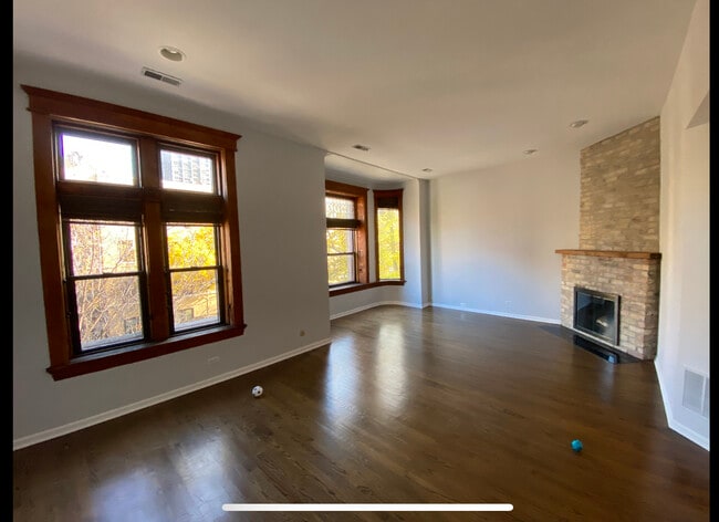property at 4008 N Clarendon Ave