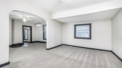 1208 Rhomberg Ave in Dubuque, IA - Foto de edificio - Building Photo