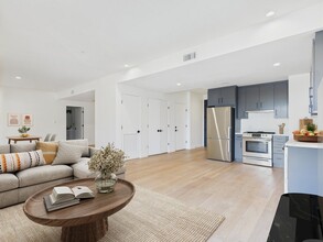 Vica Silver Lake in Los Angeles, CA - Building Photo - Building Photo