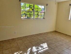 14710 S Spur Dr in Miami, FL - Building Photo - Building Photo