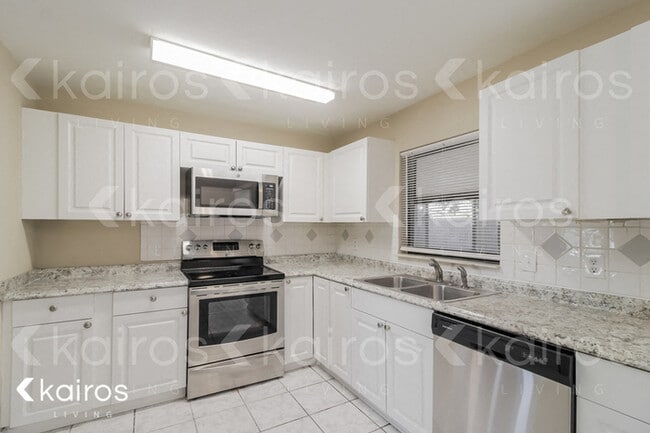 1635 Jamaica St in Titusville, FL - Foto de edificio - Building Photo