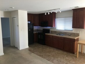 7111 Rosanna St in Gilroy, CA - Building Photo - Building Photo