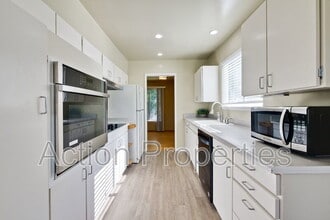 2329 Trenton Dr in San Bruno, CA - Building Photo - Building Photo