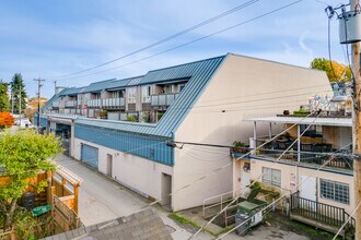 2475 Blenheim St in Vancouver, BC - Building Photo - Building Photo