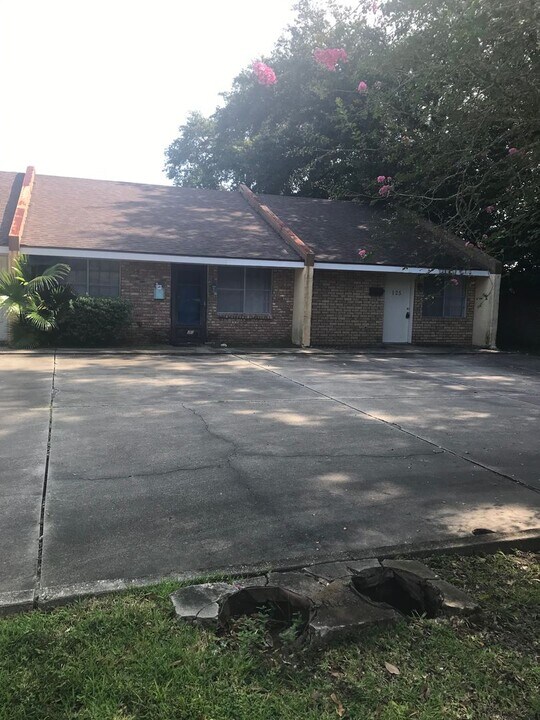 117 Bayou St in Lafayette, LA - Building Photo