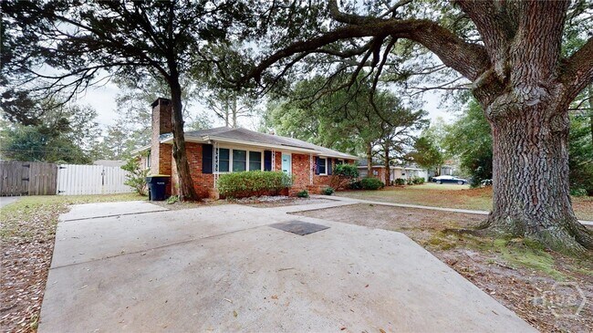 329 Oxford Dr in Savannah, GA - Building Photo - Building Photo