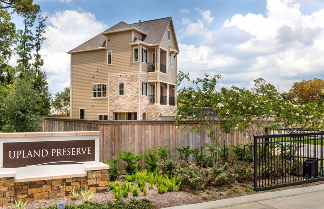 11017 Mikula Dr in Houston, TX - Building Photo