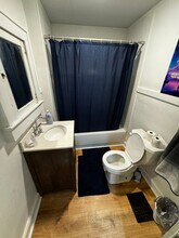 556 N Oxford St, Unit A in Indianapolis, IN - Building Photo - Building Photo
