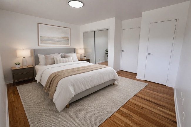 property at 206 W 7th St