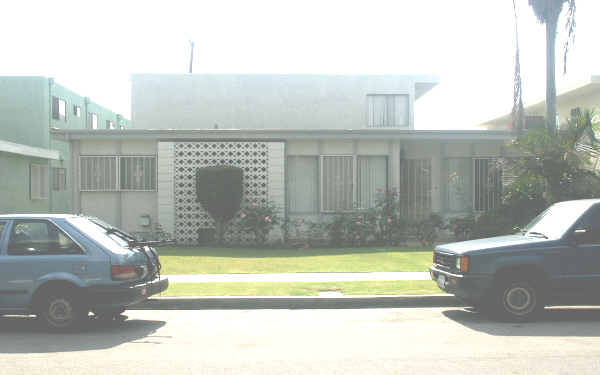 2128 W 157th St in Gardena, CA - Building Photo