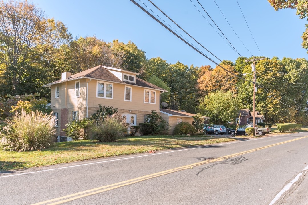 17 Leggs Mills Rd in Lake Katrine, NY - Building Photo