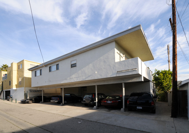 1617 S Bundy Dr in Los Angeles, CA - Building Photo - Building Photo