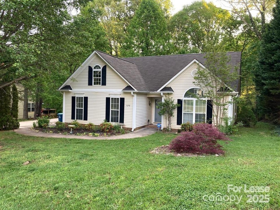 5098 Sagittarius Cir in Denver, NC - Building Photo