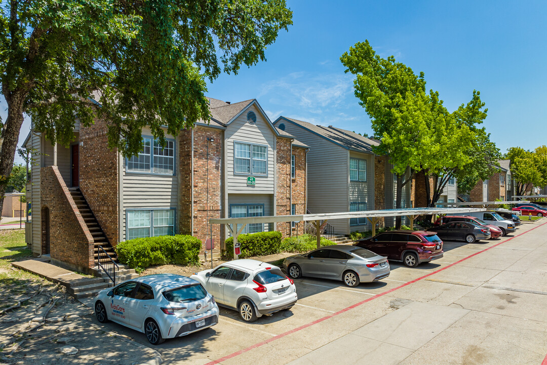 Huntington Brook in Dallas, TX - Building Photo