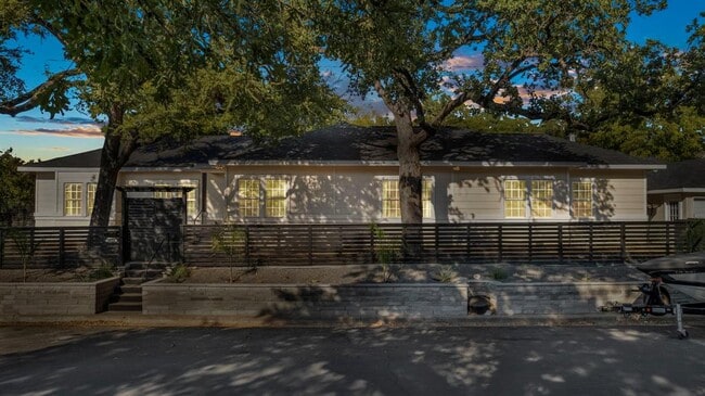 1810 Palma Plaza in Austin, TX - Building Photo - Building Photo