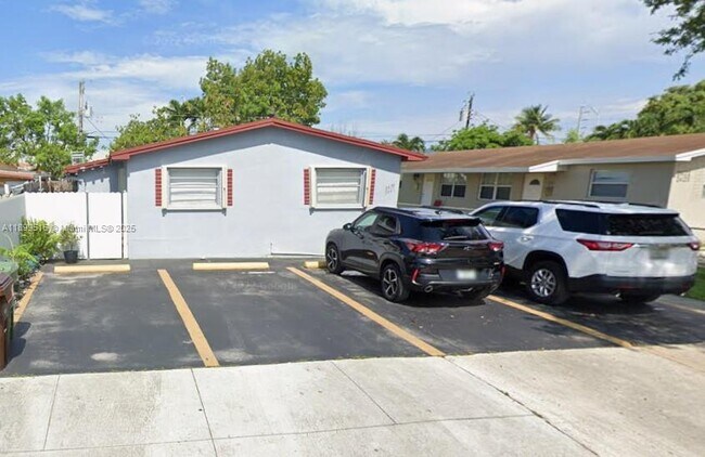2439 W 9th Ln in Hialeah, FL - Building Photo - Building Photo