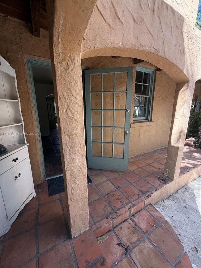 5208 Alton Rd in Miami Beach, FL - Building Photo - Building Photo