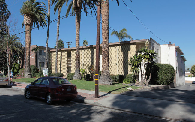 Palms Garden Apartments - the Tropical Gem... in Torrance, CA - Building Photo - Building Photo