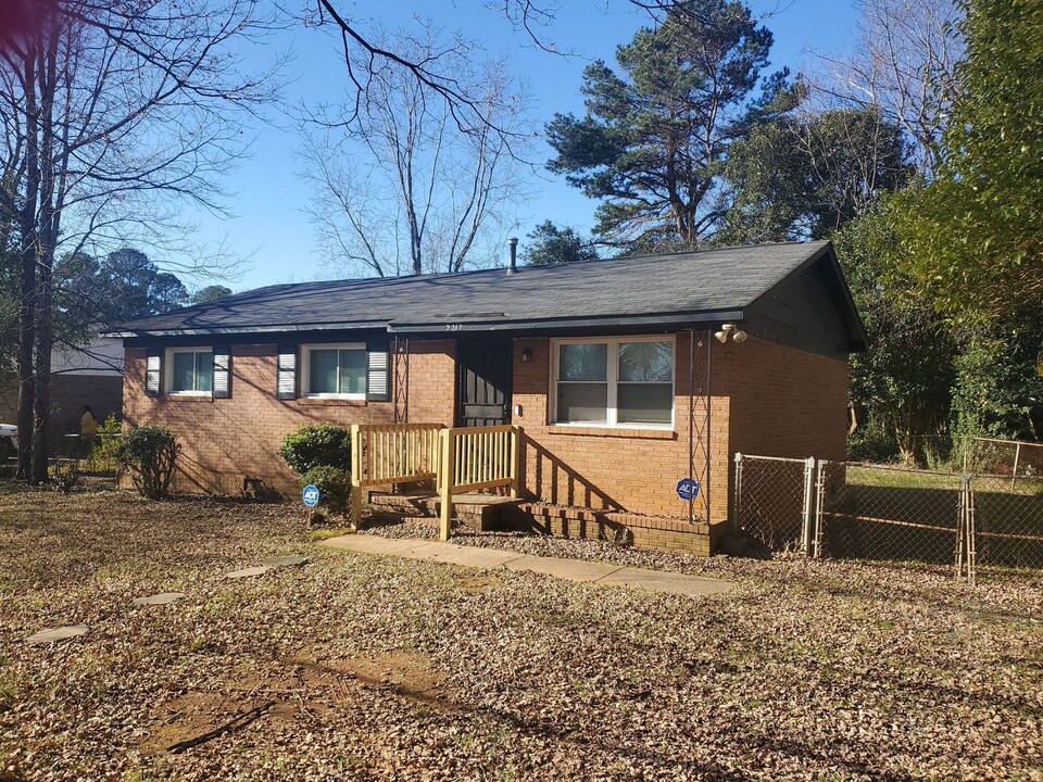 9319 Edgevale Dr in Charlotte, NC - Building Photo