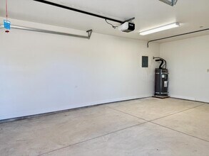 15751 Shiloh Rd in White City, OR - Foto de edificio - Building Photo