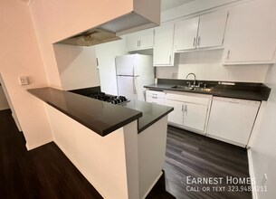 5236 Kester Ave in Los Angeles, CA - Building Photo - Building Photo