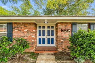 1009 Monroe St in Tupelo, MS - Building Photo - Building Photo