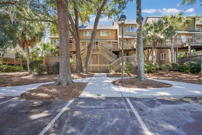property at 50 Yacht Cv Dr