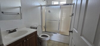 963 W Upland Ave, Unit Cozy 2bdrm QuietNeighbors in San Pedro, CA - Building Photo - Building Photo