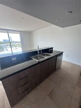 1401 SW 22nd St, Unit 903 in Miami, FL - Building Photo - Building Photo