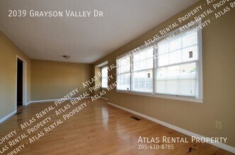 2039 Grayson Valley Dr in Birmingham, AL - Foto de edificio - Building Photo